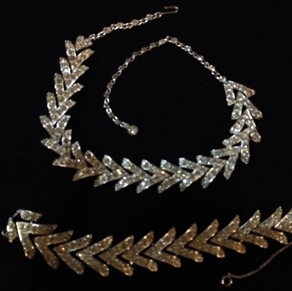 Necklace and bracelet set